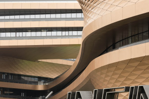 Niezwykła bryła spod kreski Zaha Hadid Architects już otwarta. Architekci postawili na ekologię