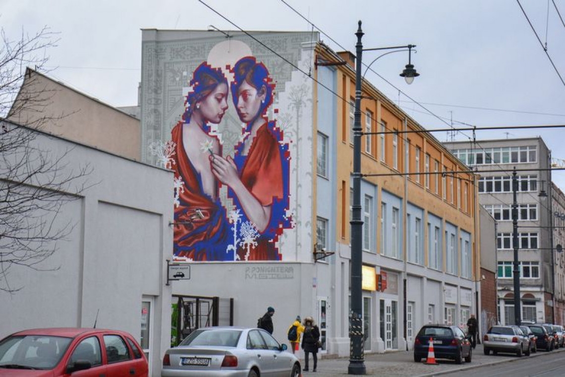 Nowy mural w Łodzi. W hołdzie kobiecości i siostrzeństwu