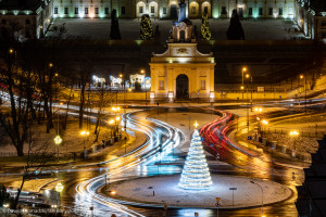 Świąteczne iluminacje 2021. Tak rozbłysły polskie miasta