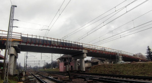 Budowa wiaduktu w Skierniewicach na półmetku