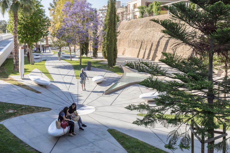 Przestrzeń publiczna Eleftheria Square w Nikozji spod kreski Zaha Hadid Architects. fot. Laurian Ghinitoiu