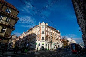 W ponad stuletniej kamienicy w Katowicach powstały mieszkania studenckie