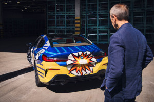 Artysta Jeff Koons stworzył wspólnie z BMW barwną "rzeźbę na kółkach"