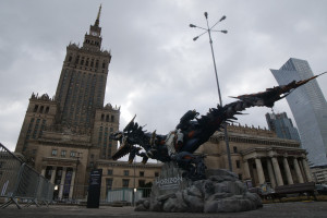 Wysoki na ponad 3 metry Chyżoszpon stanął w Warszawie