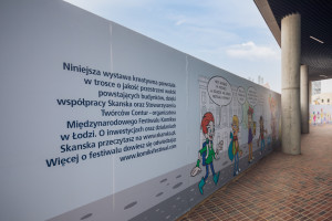 Przy Bramie Miasta w Łodzi powstało komiksowe ogrodzenie