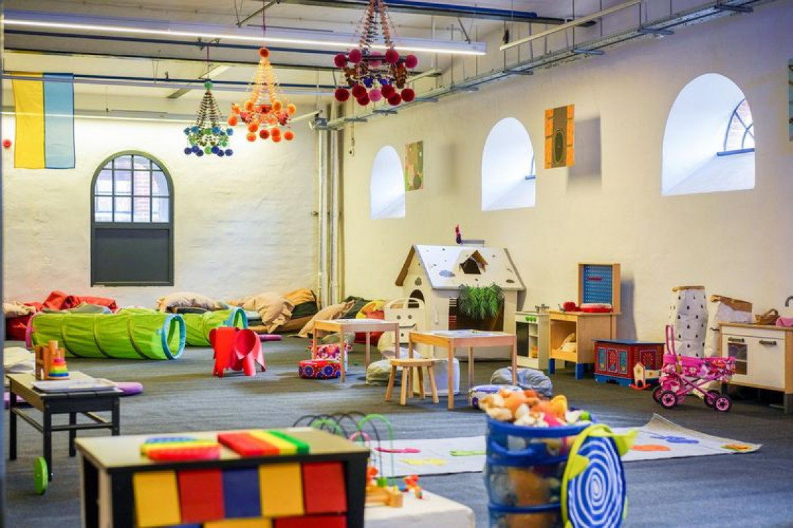 Fabryka Sztuki z kreatywną przestrzenią dla dzieci i gestem w stronę Ukraińców