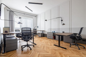 TOP: Siedem nietuzinkowych pomysłów na biuro w kamienicy. Co zaproponowali architekci?