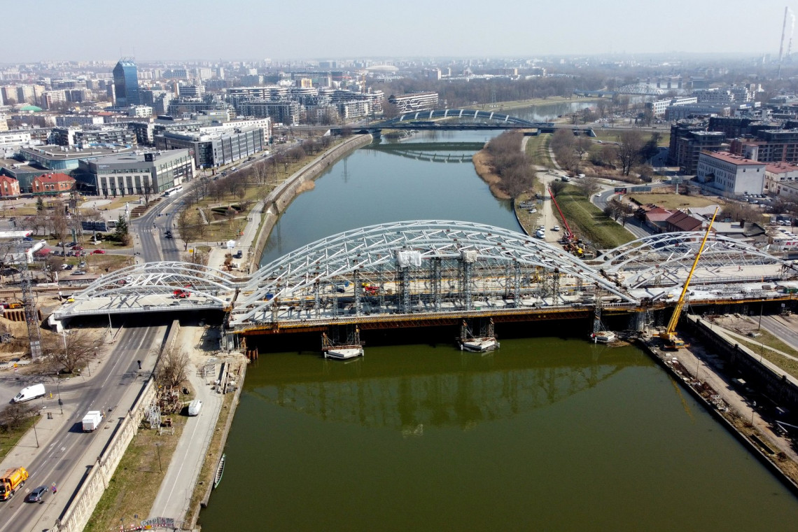 W połowie roku pociągi pojadą nowym mostem kolejowym nad Wisłą