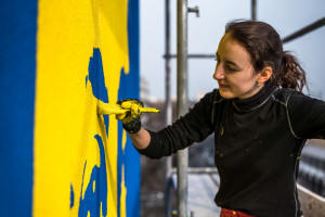 Niezwykła akcja RASP i Good Looking Studio. W Warszawie powstał mural "Chwała Ukrainie"