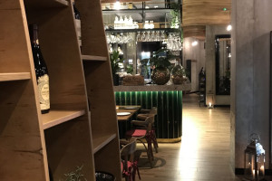 Poczuć klimat starego Mumbaju. Wnętrze Bombaj Masala może budzić pewne zaskoczenie, bo jest nieoczywiste