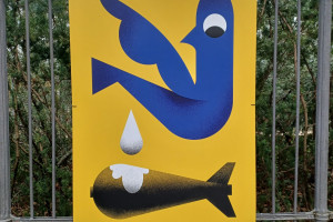 Posters For Ukraine. Dzieła artystów z całego świata na wystawie w Łazienkach Królewskich i przystankach