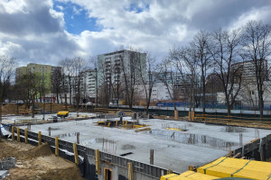 Budowa Centrum Aktywności Międzypokoleniowej na Ochocie nabiera rozpędu. To projekt XYstudio