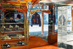 Podążając za dewizą "more is more". Tak wygląda pierwszy salon Philipp Plein w Polsce