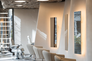 Salon fryzjerski inspirowany pustynnym krajobrazem. To nowy projekt NOKE Architects