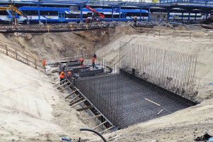 Zaglądamy na budowę stacji Olsztyn Główny. Widać już konstrukcję przejścia podziemnego!