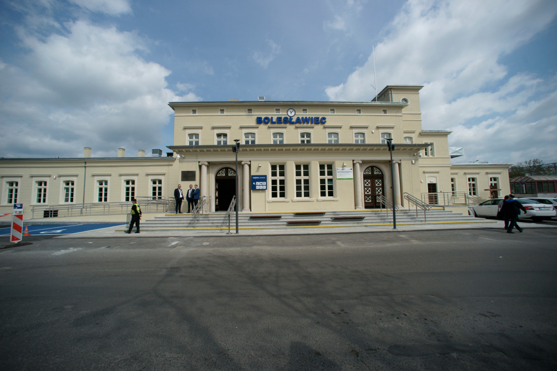 Dworzec w Bolesławcu odzyskał blask. PKP z uroczystym otwarciem