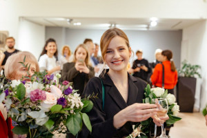 Anna Zalewska ciężko pracuje na sukces. Idzie jak burza i tworzy obrazy na przekór trendom