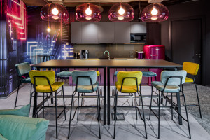 Cyber przestrzeń przyjazna ludziom, czyli biuro STM Cyber projektu Interiors