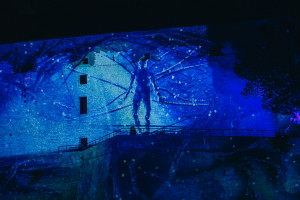 The Upside Down na murach Wawelu. Niezwykły wizualny performace z okazji 4. sezonu Stranger Things
