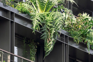 Mixed-use z ogrodem wertykalnym na fasadzie. Wnętrza wykreował sam Philippe Starck