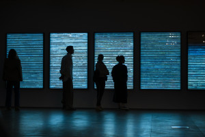 Futurystyczna wystawa Biennale Warszawa otwarta w Domach Towarowych Centrum