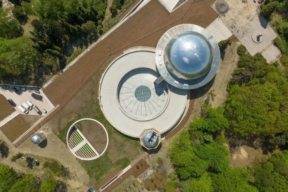 Budynek Planetarium Śląskiego został wzniesiony w latach 50-tych XX wieku, wpisany jest obecnie do rejestru zabytków Województwa Śląskiego pod nr A/399/13 i pozostaje pod ochroną Miejskiego Konserwatora Zabytków w Chorzowie, fot. Budimex