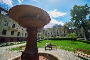 Zabytkowa łódzka fontanna przy pałacu Poznańskich zyskała drugie życie