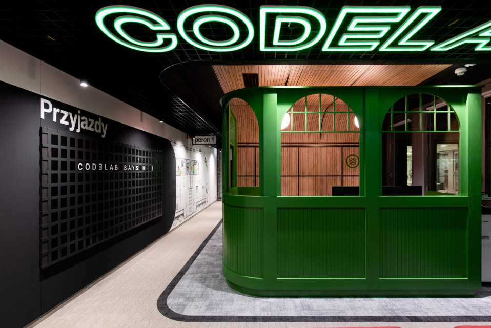 CodeLab ma nową siedzibę w Sagittarius Business House we Wrocławiu. Za projektem biura stoi pracownia mode:lina, fot. Patryk Lewiński