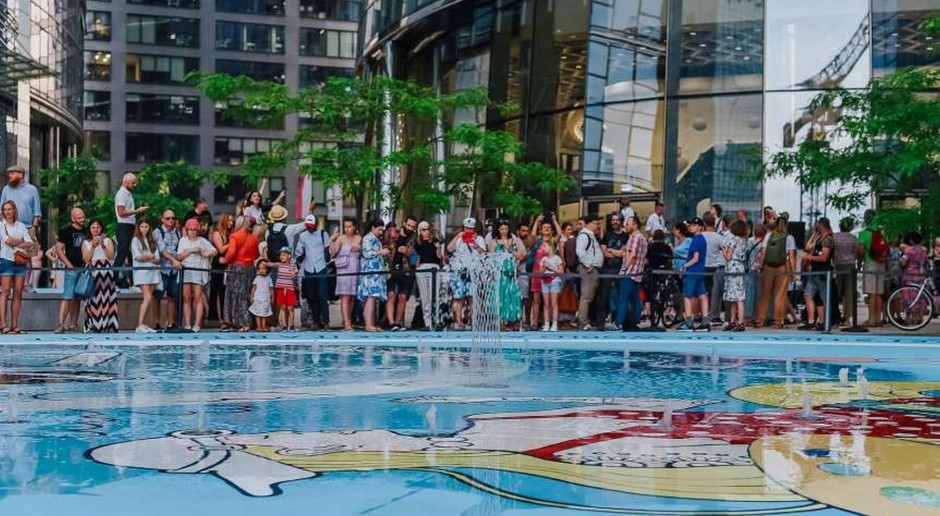 Znikający mural powstał na Placu Europejskim w Warszawie