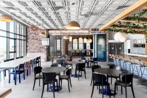 Brain Embassy w Tel Awiwie. Coworking inspirowany tradycyjnym izraelskim targiem