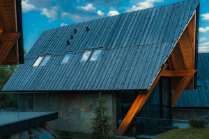 Luksusowe szałasy u podnóża Giewontu. Oto projekt Karpiel Steindel Architektura, który czerpie z tradycji