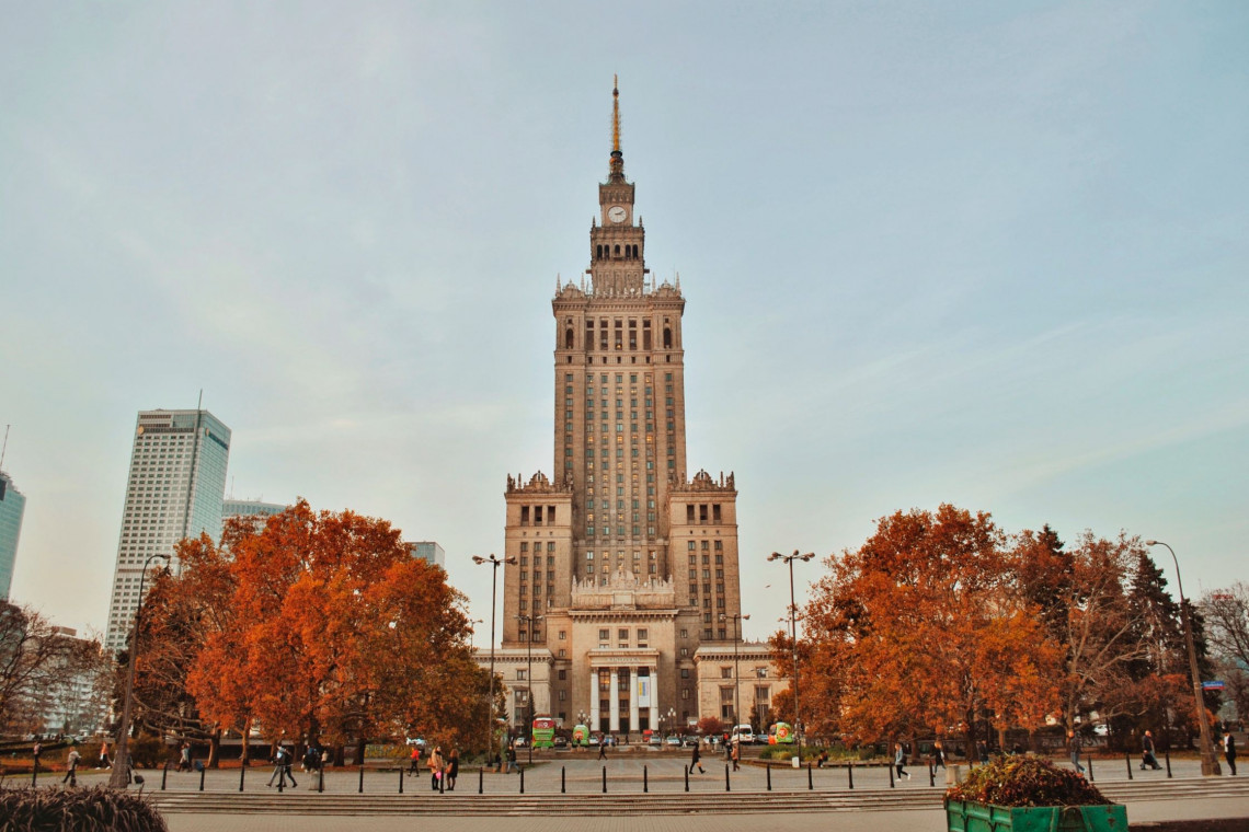 Pomysłodawcą PKiNu był sam Józef Stalin. Wieżowiec został wzniesiony jako „Dar narodów radzieckich dla narodu polskiego”, fot. Unsplash Najbardziej znany budynek w Polsce, czyli Pałac Kultury i Nauki świętuje 67. urodziny