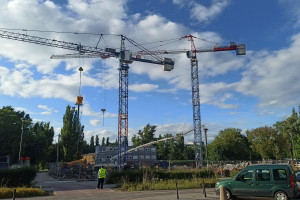 Przy warszawskiej Stodole stoją dźwigi. Nowa inwestycja SGH wychodzi spod ziemi