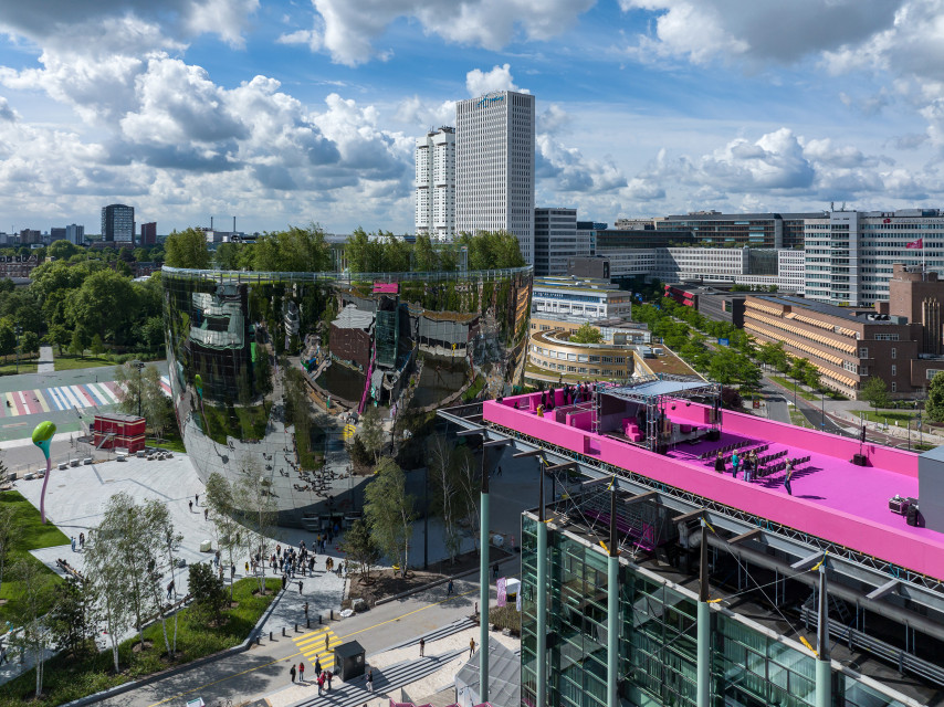 Tymczasowa konstrukcja The Podium w Rotterdamie, fot. Ossip van Duivenbode / mat. prasowe MVRDV