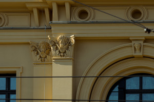 Biurowiec w zabytkowym dawnym budynku Akademii Medycznej we Wrocławiu już prawie gotowy