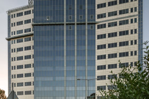 Adgar nabył Renaissance Tower. W planach modernizacja i coworking