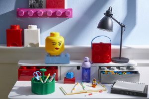 Kultowe klocki Lego wciąż inspirują. Te dodatki odmienią biurko