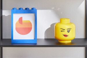 Kultowe klocki Lego wciąż inspirują. Te dodatki odmienią biurko