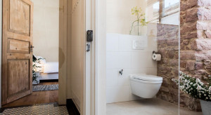 Hotelowa łazienka: jak dobrać wyposażenie?