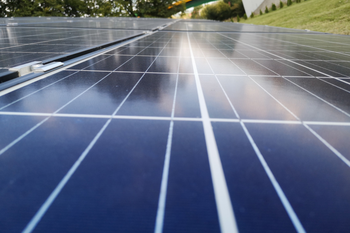 Nowe przepisy wyhamują rozwój energetyki słonecznej? Branża zaniepokojona