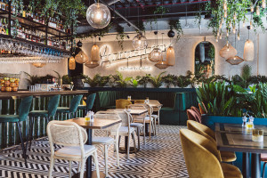 Case study: Restauracja & Cocktail Bar Paradiso zaskakuje wnętrzem. Skąd pomysł na karaibski raj w Warszawie?