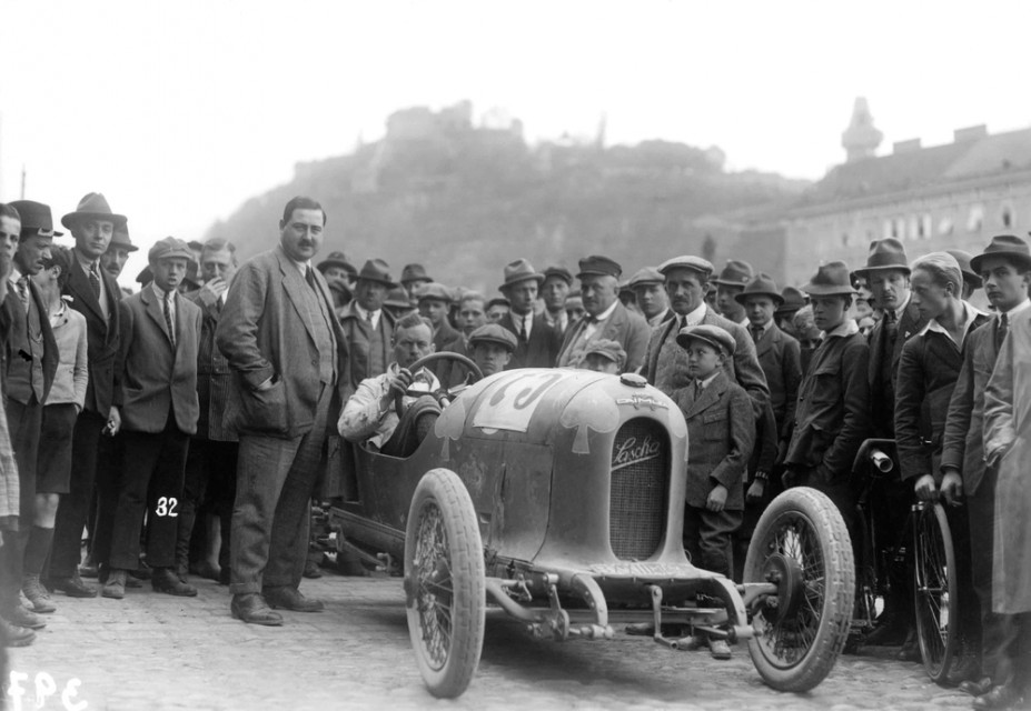 Historyczny Austro-Daimlera ADS R, fot. archiwum Porsche AG