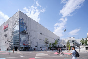 Niezwykła transformacja centrum handlowego z lat 70. To projekt MVRDV