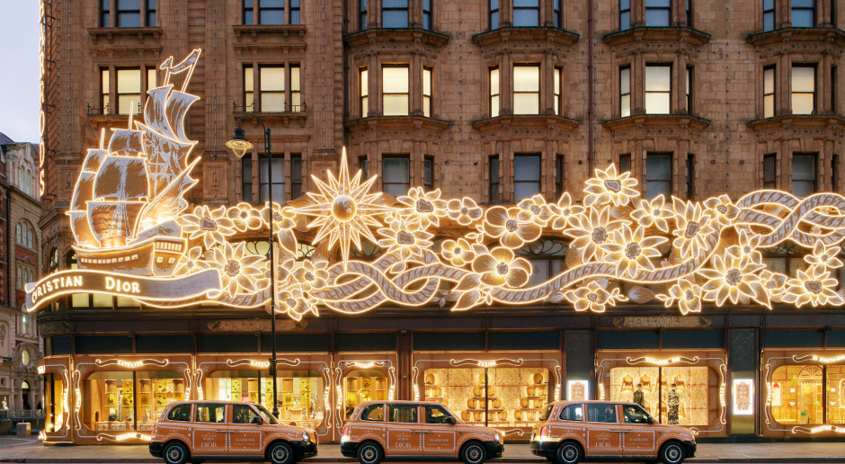 Londyński Harrods zmienia szatę na święta. Autorem metamorfozy Dior