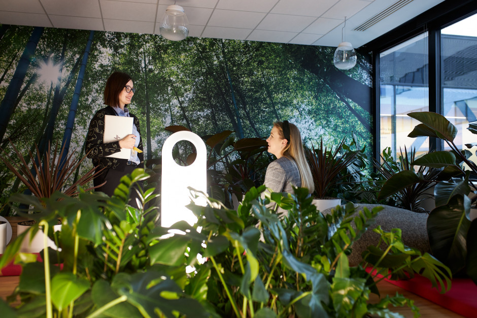 Innowacyjne pomieszczenie dla pracowników, w którym rośliny oraz światłoterapia zastosowana z wykorzystaniem specjalistycznych lamp pozytywnie wpływają na nastrój oraz samopoczucie, fot. Shell