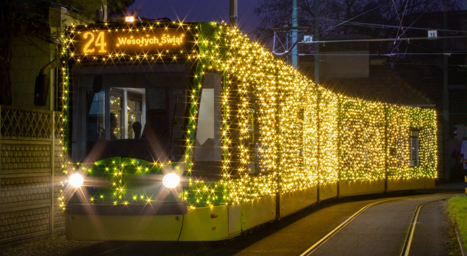 To chyba najbardziej rozświetlony tramwaj w Polsce. Jeździ po ulicach Poznania