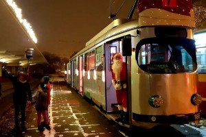 Mikołaj wozi mieszkańców Łodzi. I to nie tylko w świątecznym tramwaju