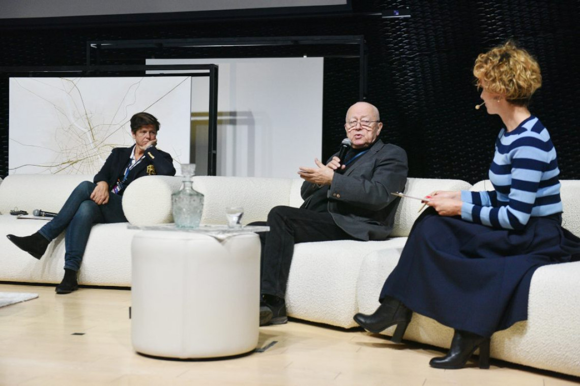 Paneliści podczas debaty 