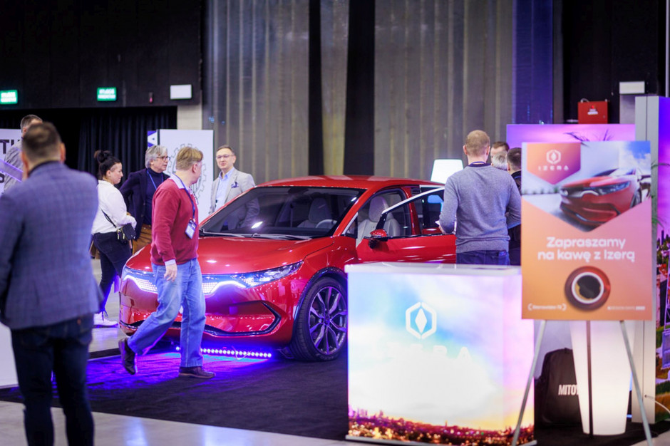Podczas 4 Design Days po raz pierwszy w przestrzeni targowej zaprezentowano showcar polskiej marki samochodów elektrycznych o nazwie Izera, fot. PTWP