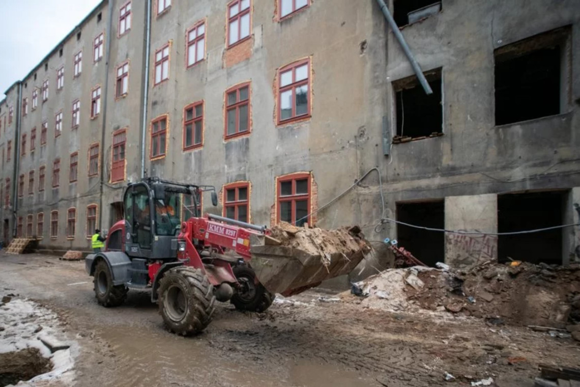 Łódzka kamienica w ogniu prac. W planach zielone podwórko